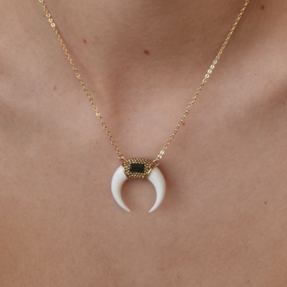 Lili Claspe Moby Horn Necklace Green Tourmaline